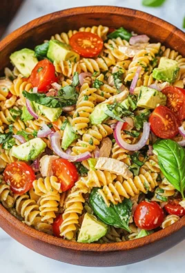 Healthy Chicken Pasta Salad with Avocado, Tomato, and Basil 22 Healthy Chicken Pasta Salad with Avocado, Tomato, and Basil