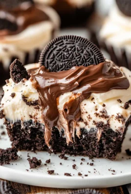 Fudge Swirled Oreo Bottom Cheesecake Cupcakes